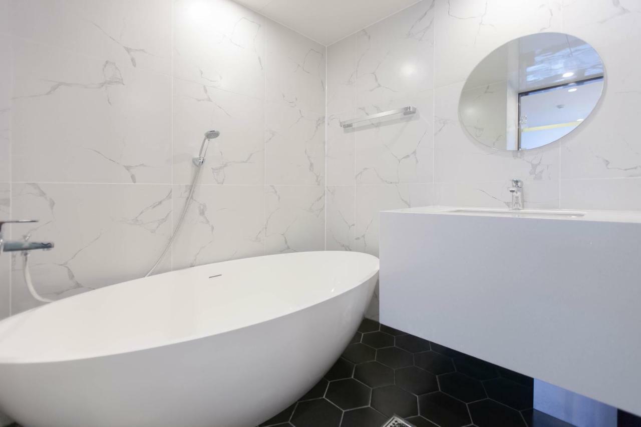Brown-Dot Hotel Hadan Пусан Екстериор снимка